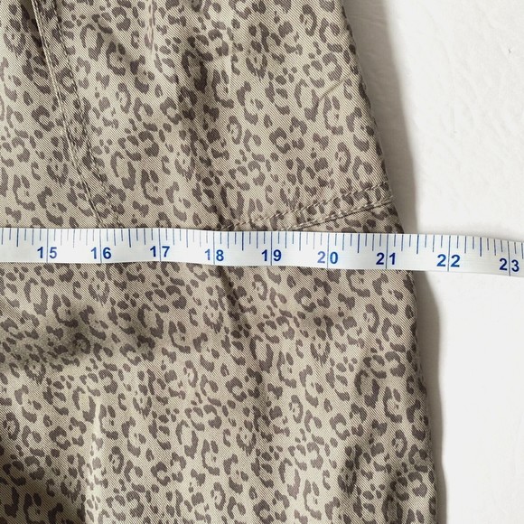 Nicole Miller CUT OFF Hem Jogger Pants Medium Taupe Animal Print Lyocell READ - Picture 10 of 16